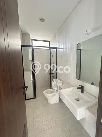 Jual Rumah Mewah Megah Dengan View Cantik di Alam Sutera, Tangerang Jual Rumah Mewah Megah Dengan View Cantik di Alam Sutera, Tangerang