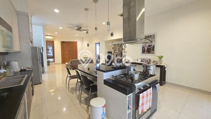 Dijual Rumah Mewah Elegan Dengan View Eksklusif di Alam Sutera, Tangerang Dijual Rumah Mewah Elegan Dengan View Eksklusif di Alam Sutera, Tangerang