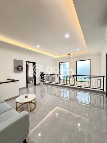 Ready to Use! Premium House LT 240m2 Desain Elegan di Alam Sutera Ready to Use! Premium House LT 240m2 Desain Elegan di Alam Sutera