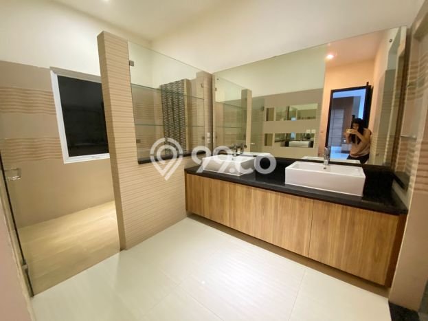 Dijual Rumah Mewah Megah Dengan View Eksklusif di Alam Sutera, Tangerang Dijual Rumah Mewah Megah Dengan View Eksklusif di Alam Sutera, Tangerang