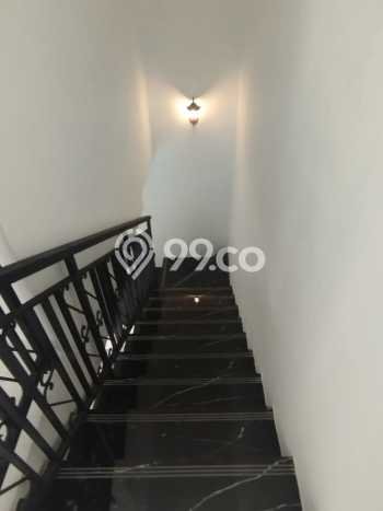 Rumah Modern Minimalis 3 Kamar Bisa Langsung Pindah di Ciracas Rumah Modern Minimalis 3 Kamar Bisa Langsung Pindah di Ciracas