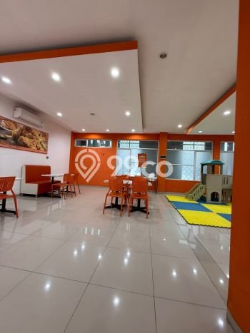 Ruko Dijual di Jakarta Selatan LT 135m2 & LB 300m2 Lokasi Terbaik! Ruko Dijual di Jakarta Selatan LT 135m2 & LB 300m2 Lokasi Terbaik!