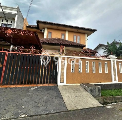 Rumah Modern 4 Kamar Terawat di Kompleks Cluster Meruya, Jakarta Barat Rumah Modern 4 Kamar Terawat di Kompleks Cluster Meruya, Jakarta Barat