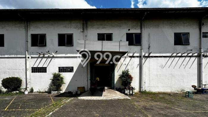 Area Ramai! Gudang Dijual di Cakung untuk Bisnis Luas Bangunan 5370m2 Area Ramai! Gudang Dijual di Cakung untuk Bisnis Luas Bangunan 5370m2