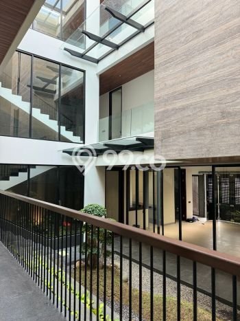 Rumah 5 Kamar Tidur Konsep Modern di Citraland, Dekat Pusat Kota, Surabaya Rumah 5 Kamar Tidur Konsep Modern di Citraland, Dekat Pusat Kota, Surabaya