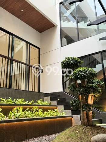 Rumah 5 Kamar Tidur Konsep Modern di Citraland, Dekat Pusat Kota, Surabaya Rumah 5 Kamar Tidur Konsep Modern di Citraland, Dekat Pusat Kota, Surabaya