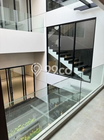Rumah 5 Kamar Tidur Konsep Modern di Citraland, Dekat Pusat Kota, Surabaya Rumah 5 Kamar Tidur Konsep Modern di Citraland, Dekat Pusat Kota, Surabaya