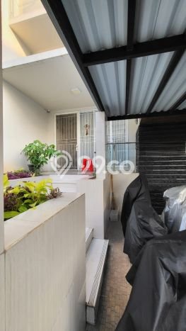 Rumah Mewah LB 205m2 Siap Pakai Desain Elegan di Duta Garden, Tangerang Rumah Mewah LB 205m2 Siap Pakai Desain Elegan di Duta Garden, Tangerang