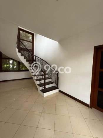 Investasi Menjanjikan! Vila Kawasan , Area 330m2m², Akses ke Pusat Kota Investasi Menjanjikan! Vila Kawasan , Area 330m2m², Akses ke Pusat Kota