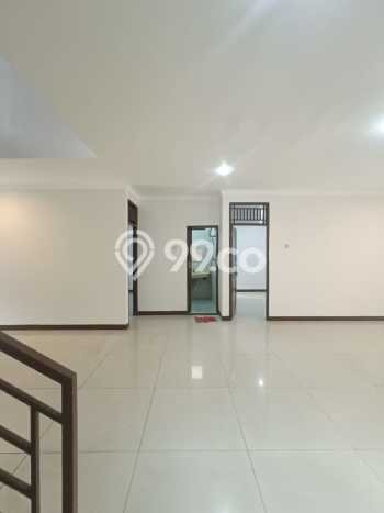 Rumah Elit LB 300m2 Siap Pakai Desain Elegan di Bintaro, Tangerang Selatan Rumah Elit LB 300m2 Siap Pakai Desain Elegan di Bintaro, Tangerang Selatan