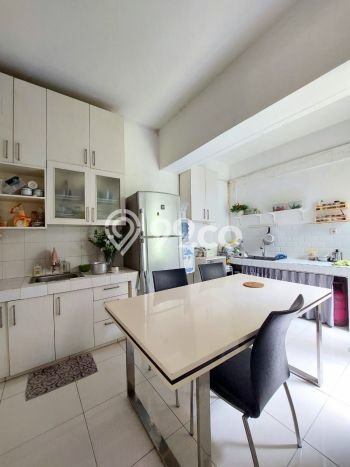 KESEMPATAN TERBAIK! Rumah Asri area Bintaro, LT 230m² LB 300m² KESEMPATAN TERBAIK! Rumah Asri area Bintaro, LT 230m² LB 300m²
