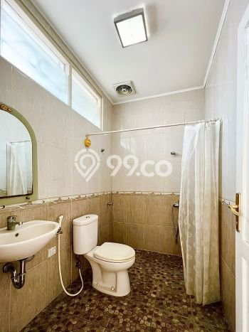 Rumah 4 KT 4 KM di Kawasan Bintaro, Tangerang Selatan Rumah 4 KT 4 KM di Kawasan Bintaro, Tangerang Selatan