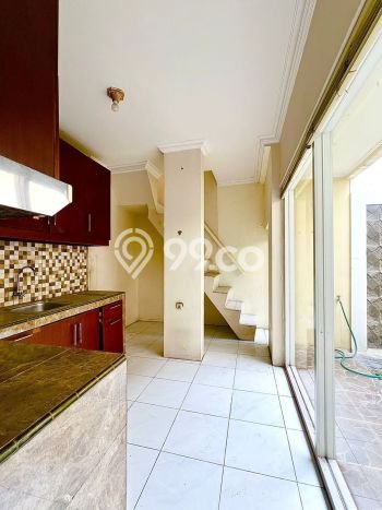 Rumah 4 KT 4 KM di Kawasan Bintaro, Tangerang Selatan Rumah 4 KT 4 KM di Kawasan Bintaro, Tangerang Selatan