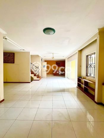 Rumah 4 KT 4 KM di Kawasan Bintaro, Tangerang Selatan Rumah 4 KT 4 KM di Kawasan Bintaro, Tangerang Selatan