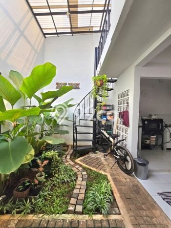 Rumah LT 200m² Newly Renovated di Bintaro, Dekat Mal, Tangerang Selatan Rumah LT 200m² Newly Renovated di Bintaro, Dekat Mal, Tangerang Selatan