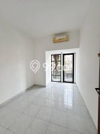 For Sale Hunian Rumah Terawat 3 KT di Bintaro, Tangerang Selatan For Sale Hunian Rumah Terawat 3 KT di Bintaro, Tangerang Selatan