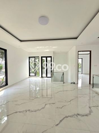 Rumah Strategis dengan 4 Kamar Tidur dan 5 Kamar Mandi di Area Bintaro, Tangerang Selatan Rumah Strategis dengan 4 Kamar Tidur dan 5 Kamar Mandi di Area Bintaro, Tangerang Selatan
