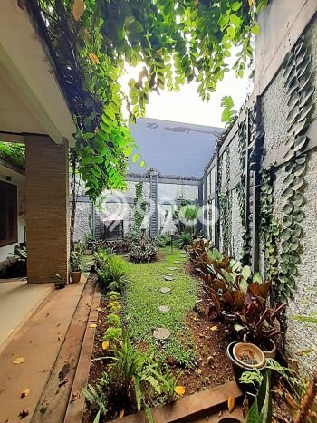 Hunian Mewah LB 230m2 Siap Huni Desain Elegan di Bintaro, Tangerang Selatan Hunian Mewah LB 230m2 Siap Huni Desain Elegan di Bintaro, Tangerang Selatan