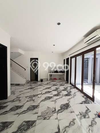 Hunian Mewah LB 117m2 Siap Huni Desain Elegan di Bintaro, Tangerang Selatan Hunian Mewah LB 117m2 Siap Huni Desain Elegan di Bintaro, Tangerang Selatan