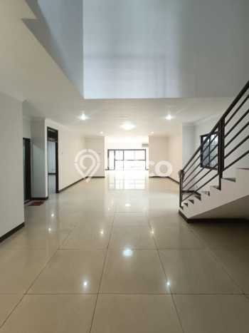 Rumah Elit LB 300m2 Siap Pakai Desain Elegan di Bintaro, Tangerang Selatan Rumah Elit LB 300m2 Siap Pakai Desain Elegan di Bintaro, Tangerang Selatan