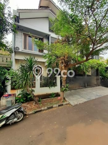 Hunian Mewah LB 230m2 Siap Huni Desain Elegan di Bintaro, Tangerang Selatan Hunian Mewah LB 230m2 Siap Huni Desain Elegan di Bintaro, Tangerang Selatan