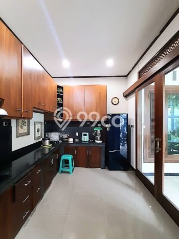 Hunian Mewah LB 230m2 Siap Huni Desain Elegan di Bintaro, Tangerang Selatan Hunian Mewah LB 230m2 Siap Huni Desain Elegan di Bintaro, Tangerang Selatan