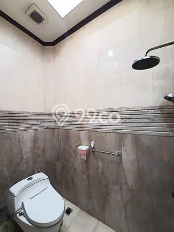 Hunian Mewah LB 230m2 Siap Huni Desain Elegan di Bintaro, Tangerang Selatan Hunian Mewah LB 230m2 Siap Huni Desain Elegan di Bintaro, Tangerang Selatan