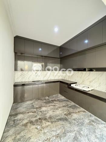 Ready to Use! Luxury House LT 187m2 Desain Elegan di BSD City Ready to Use! Luxury House LT 187m2 Desain Elegan di BSD City