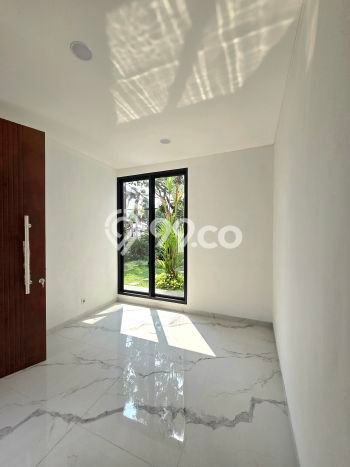 Rumah Strategis dengan 4 Kamar Tidur dan 5 Kamar Mandi di Area Bintaro, Tangerang Selatan Rumah Strategis dengan 4 Kamar Tidur dan 5 Kamar Mandi di Area Bintaro, Tangerang Selatan