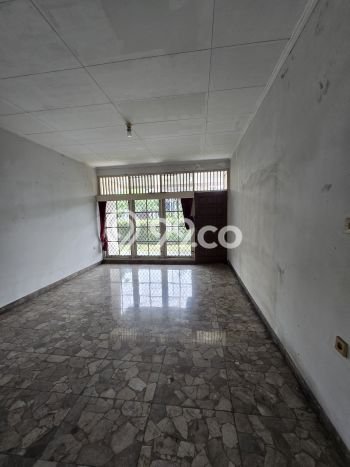 Bisa KPR! Rumah Asri area , Luas 457m2m² LB 251m2m² Bisa KPR! Rumah Asri area , Luas 457m2m² LB 251m2m²