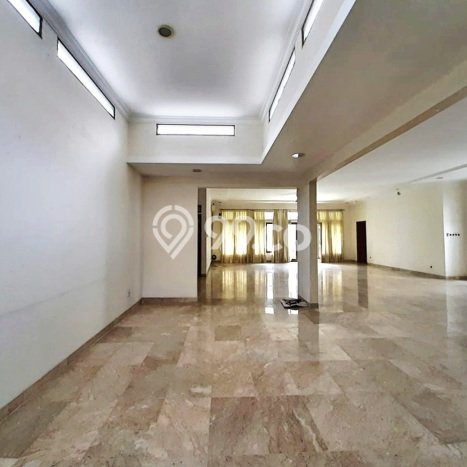 For Sale! Luxury House LT 756m2 Desain Elegan di Pondok Indah For Sale! Luxury House LT 756m2 Desain Elegan di Pondok Indah