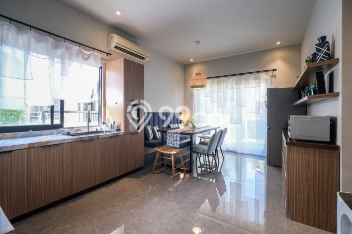 Rumah Mewah LB 100m2 Siap Pakai Desain Elegan di Sektor 9-Bintaro, Tangerang Selatan Rumah Mewah LB 100m2 Siap Pakai Desain Elegan di Sektor 9-Bintaro, Tangerang Selatan