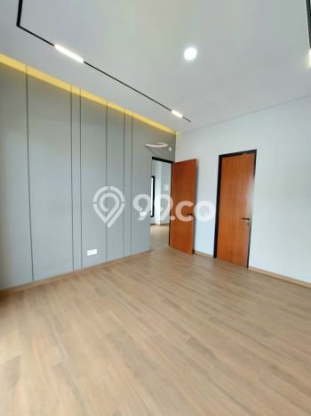 Hunian Mewah Siap Huni LT 159m2 di BSD, Tangerang Selatan Hunian Mewah Siap Huni LT 159m2 di BSD, Tangerang Selatan