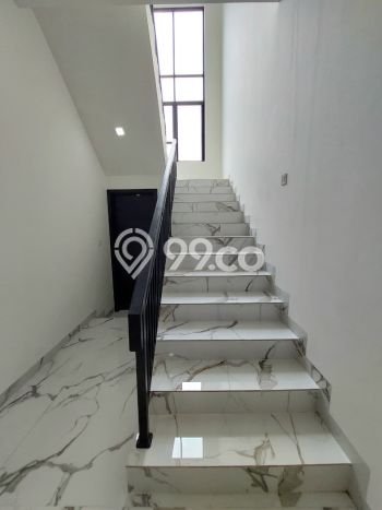 Hunian Eksklusif Siap Huni LT 127m2 di BSD, Tangerang Selatan Hunian Eksklusif Siap Huni LT 127m2 di BSD, Tangerang Selatan