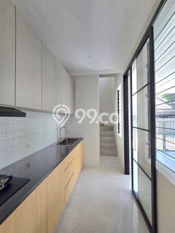 Ready to Use! Luxury House LT 220m2 Desain Modern di BSD City Ready to Use! Luxury House LT 220m2 Desain Modern di BSD City