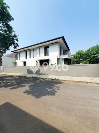 Jual Rumah Luas Elegan Dengan View Cantik di Bintaro, Tangerang Selatan Jual Rumah Luas Elegan Dengan View Cantik di Bintaro, Tangerang Selatan