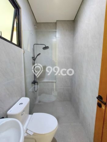 Jual Rumah Strategis Bagus Punya 3 KT di BSD Tangerang Selatan SHM Jual Rumah Strategis Bagus Punya 3 KT di BSD Tangerang Selatan SHM