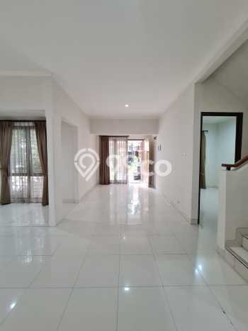 Ready to Use! Luxury House LT 221m2 Desain Elegan di Bintaro Ready to Use! Luxury House LT 221m2 Desain Elegan di Bintaro