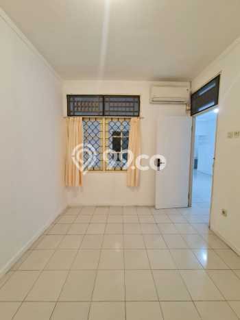 For Sale Hunian Rumah Terawat 3 Kamar di Bintaro, Tangerang Selatan For Sale Hunian Rumah Terawat 3 Kamar di Bintaro, Tangerang Selatan