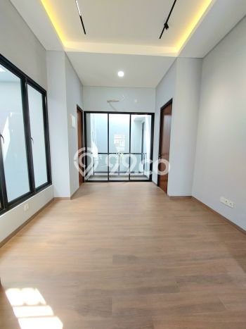 Hunian Mewah Siap Huni LT 159m2 di BSD, Tangerang Selatan Hunian Mewah Siap Huni LT 159m2 di BSD, Tangerang Selatan