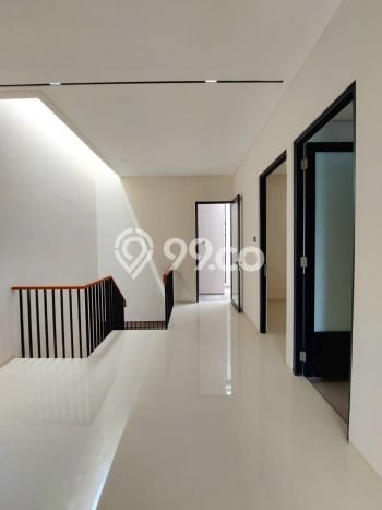 Rumah Modern Cantik 4 KT Bisa Langsung Pindah di BSD Rumah Modern Cantik 4 KT Bisa Langsung Pindah di BSD
