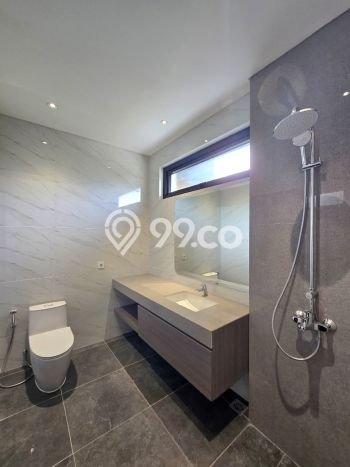 Rumah Mewah LB 284m2 Siap Huni Desain Elegan di BSD, Tangerang Rumah Mewah LB 284m2 Siap Huni Desain Elegan di BSD, Tangerang