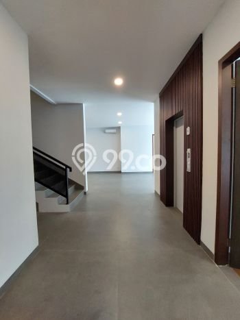 Rumah Mewah LB 700m2 Siap Pakai Desain Elegan di Alam Sutera, Tangerang Rumah Mewah LB 700m2 Siap Pakai Desain Elegan di Alam Sutera, Tangerang