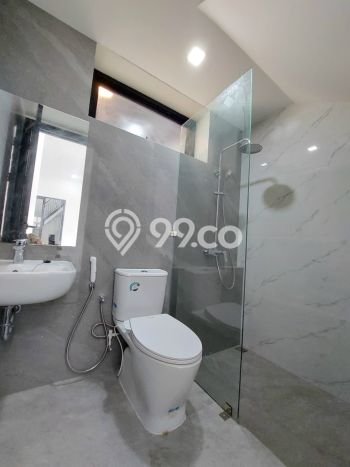 Hunian Eksklusif Siap Huni LT 127m2 di BSD, Tangerang Selatan Hunian Eksklusif Siap Huni LT 127m2 di BSD, Tangerang Selatan