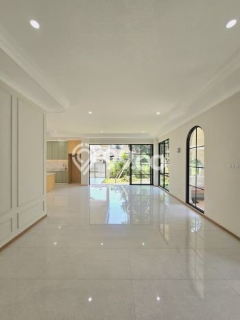 Ready to Use! Luxury House LT 220m2 Desain Modern di BSD City Ready to Use! Luxury House LT 220m2 Desain Modern di BSD City