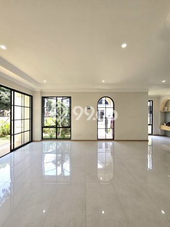 Ready to Use! Luxury House LT 220m2 Desain Modern di BSD City Ready to Use! Luxury House LT 220m2 Desain Modern di BSD City