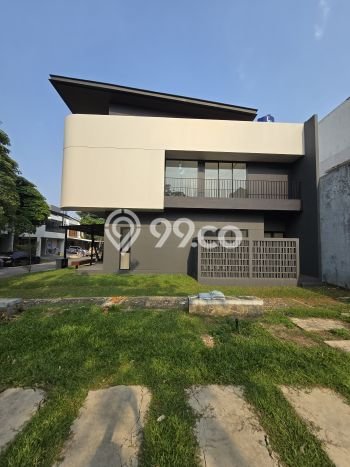 Hunian Eksklusif Siap Huni LT 208m2 di BSD, Tangerang Selatan Hunian Eksklusif Siap Huni LT 208m2 di BSD, Tangerang Selatan