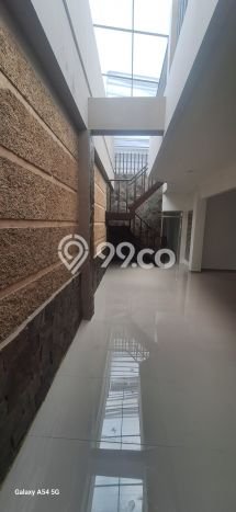 Ready to Use! Luxury House LT 528m2 Desain Modern di Tanah Sareal Ready to Use! Luxury House LT 528m2 Desain Modern di Tanah Sareal