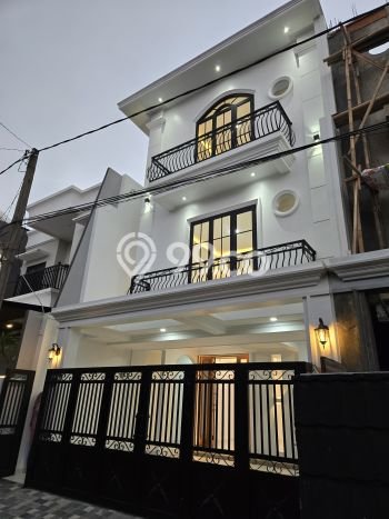 Jual Rumah Strategis Bagus Punya 4 KT di Cinere Depok SHM Jual Rumah Strategis Bagus Punya 4 KT di Cinere Depok SHM