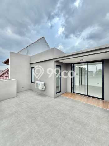 Hunian Elit LB 158m2 Siap Huni Desain Elegan di CIREUNDEU, Tangerang Hunian Elit LB 158m2 Siap Huni Desain Elegan di CIREUNDEU, Tangerang